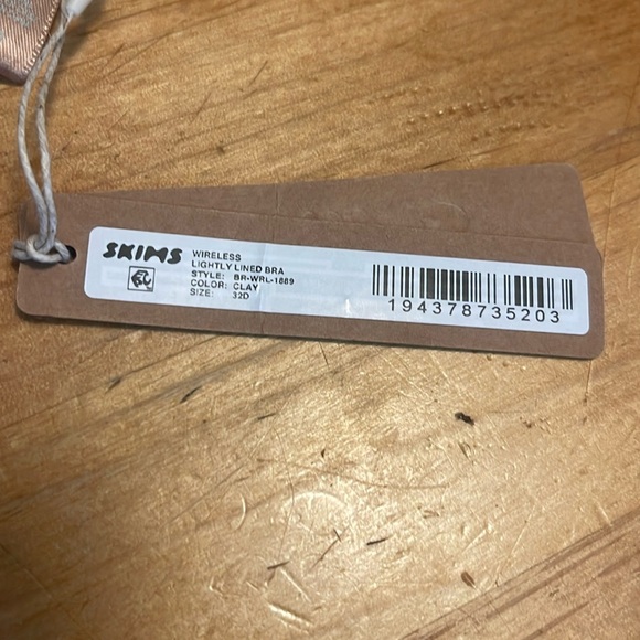 Skims wireless form lightly lined bra - Picture 7 of 7